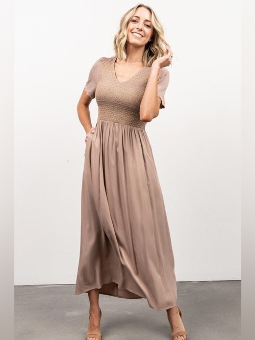 Baltic Born Leeds Smocked Midi Dress Vneck Short Sleeve w Pockets L Taupe Tan